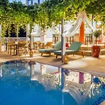 Thalassies Nouveau 3* לימנריה